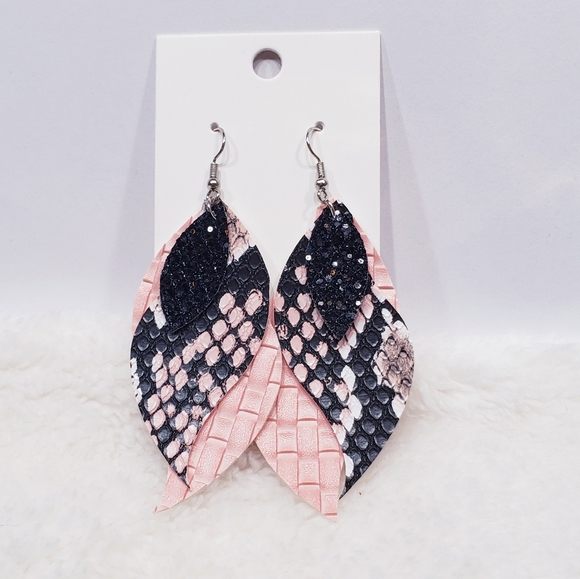 Earrings - Picture 1 of 2